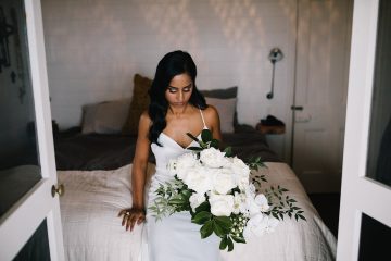 Bride getting ready / Micro Wedding / Elope