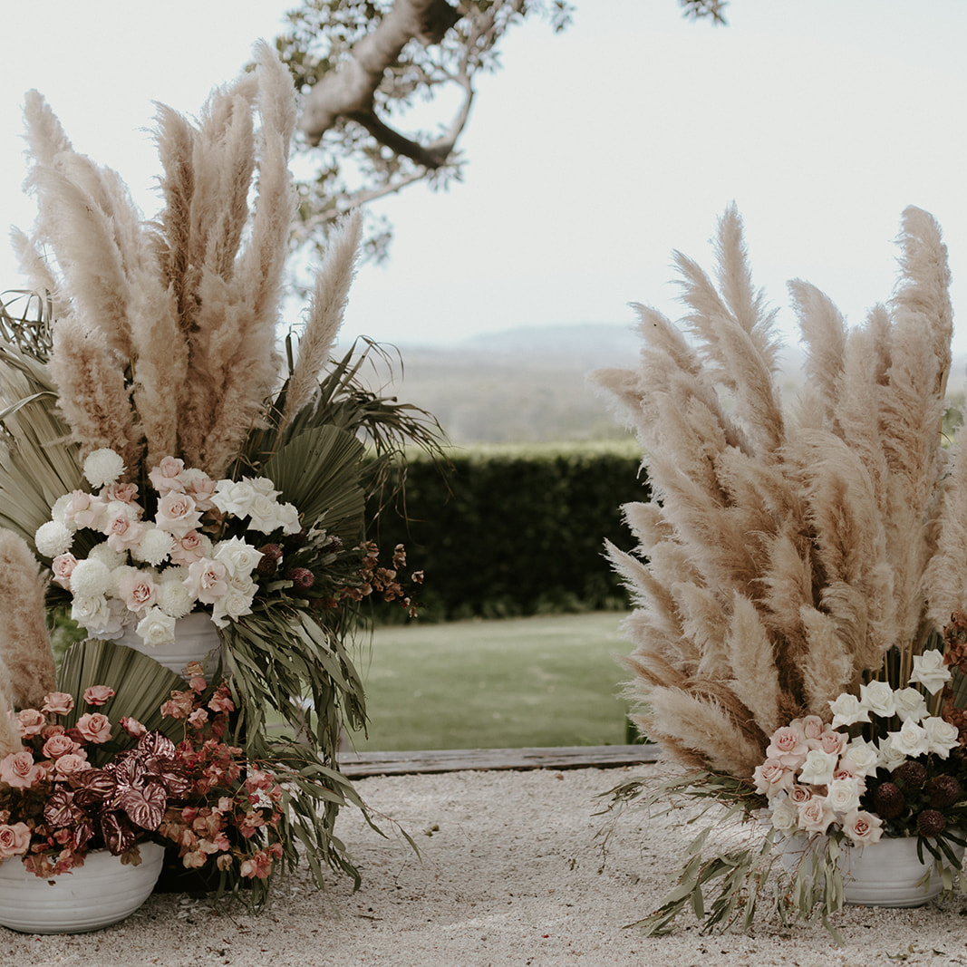 Beautiful flower / pampas alter - Wedding photography