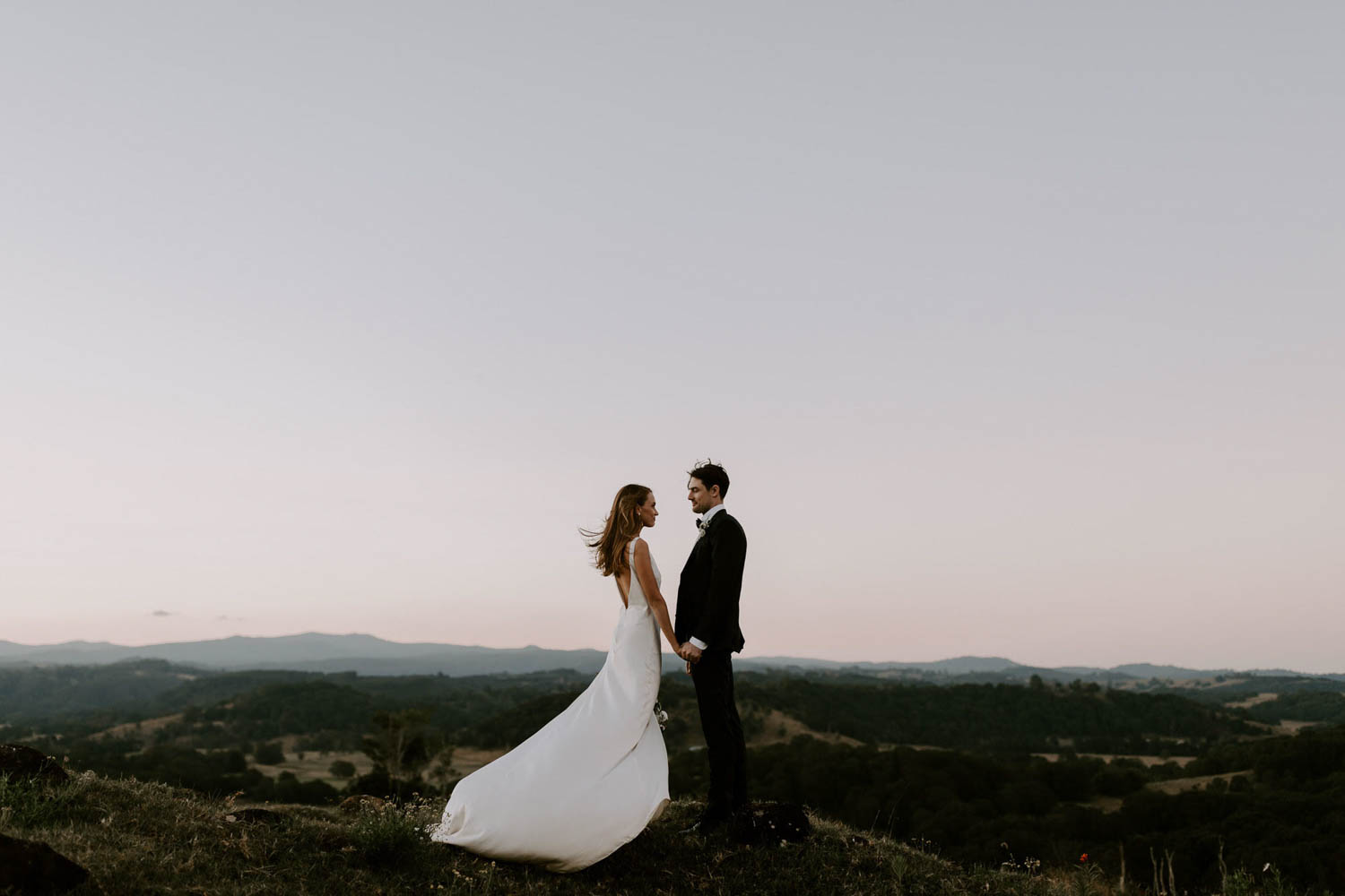 Bride and groom / wedding photography / Byron Earth House